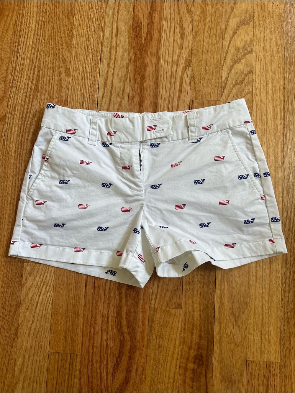 Vineyard Vines White Cotton Shorts with Red & Navy Whale Print